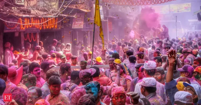 राज्यात धूलीवंदनाचा जबरदस्त उत्साह…