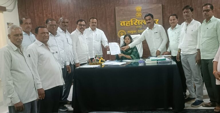कर्जाच्या ओझ्याने दबलेल्या शेतकऱ्यांचा कर्जमुक्तीसाठी एलगार