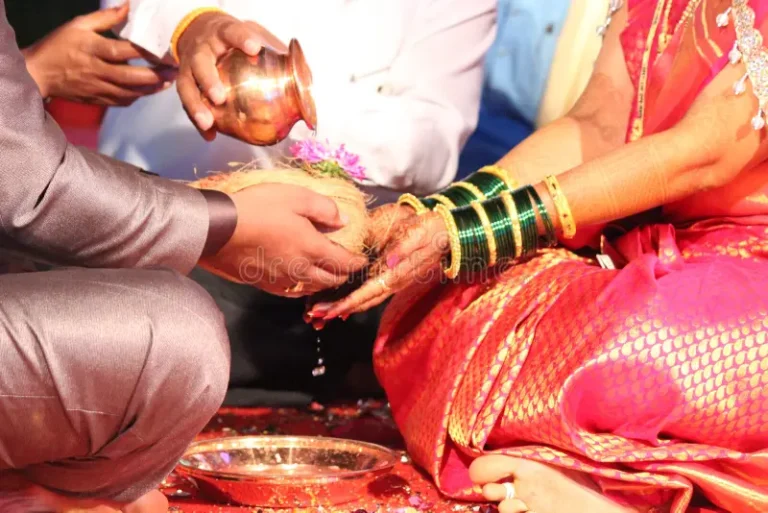 लग्नमंडपातच वडिलांचा मृत्यू, घटनेमुळे संपूर्ण गाव हळहळले