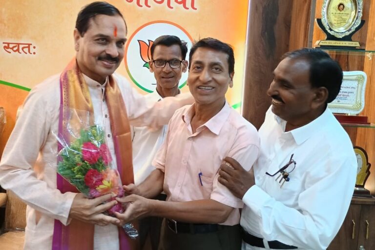 डाॅ. राजीव पोतदारांचा वाढदिवस विवीध उपक्रमांनी जल्लोषात साजरा