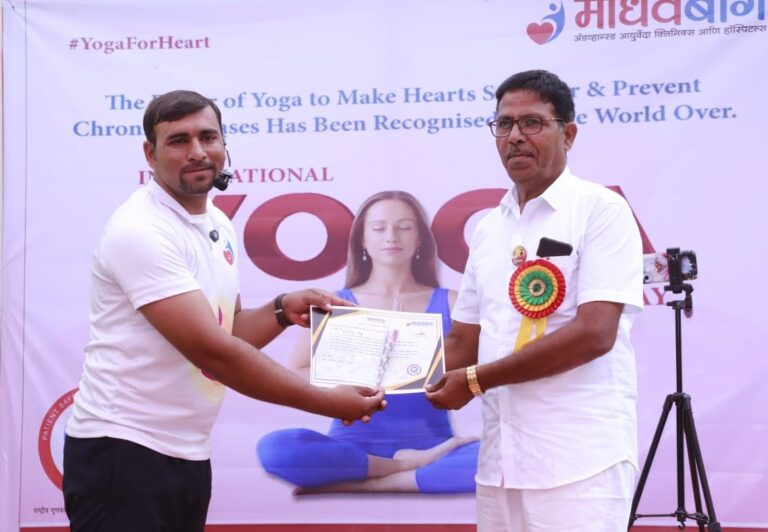 आंतरराष्ट्रीय योग दिनी काटोलचे योग शिक्षक अशोक कडू यांचा सत्कार