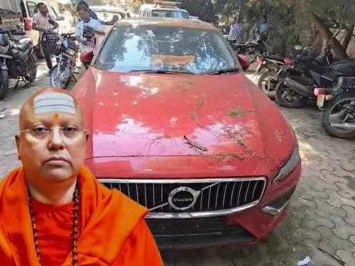 दिल्लीत कॉलेज चीफ स्वामी चैतन्यनंद सरस्वती वर लैंगिक शोषणाचा आरोप