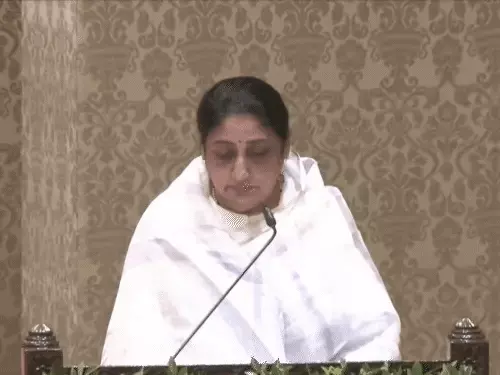 सुनेत्रा पवार यांनी महाराष्ट्राच्या पहिल्या महिला उपमुख्यमंत्री