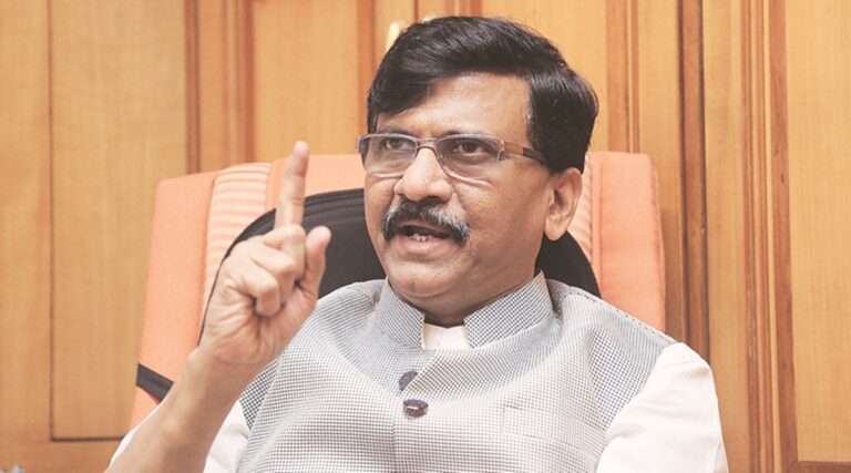 निवडणूक आयोग सत्तेच्या सावलीत : संजय राऊत