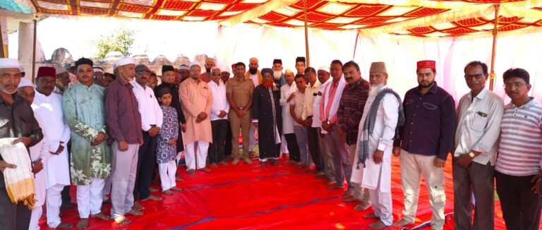कारंजात ईदनिमित्त सर्वधर्मीय एकात्मतेचे दर्शन