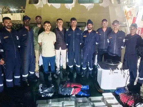 गुजरात किनारपट्टीवर मोठी कारवाई; 1180 कोटींचे 118 किलो कोकेन जप्त, परदेशी तस्कर अटकेत