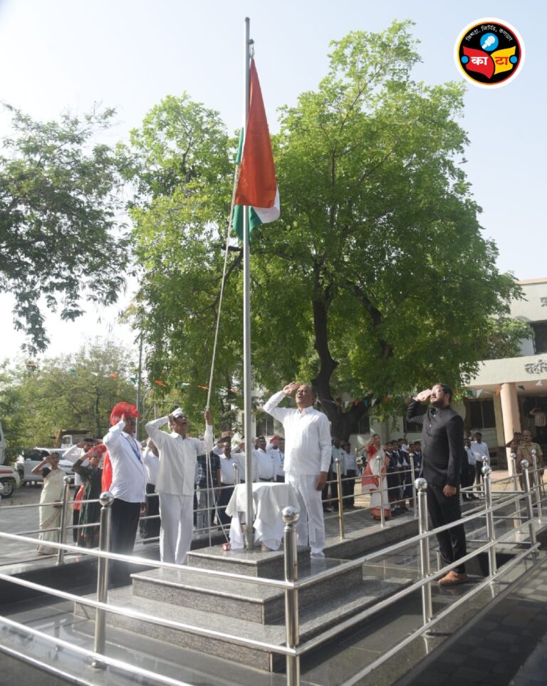 कळमेश्वर तहसील कार्यालयात महाराष्ट्र दिन उत्साहात साजरा