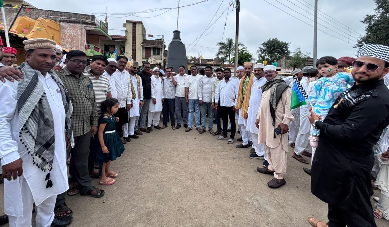 कारंज्यात हिंदू-मुस्लिम ऐक्याचा संदेश; रॅलीतील सहभागींचे शिवसैनिकांकडून स्वागत